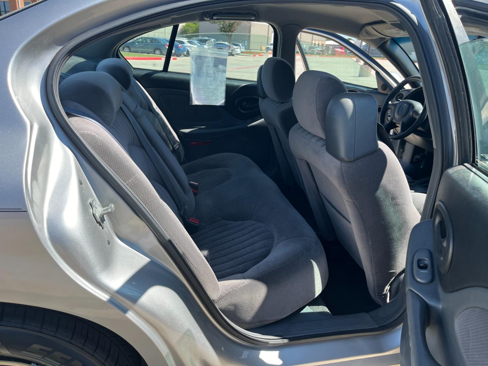 2005 SILVER /gray Pontiac Bonneville SE (1G2HX52K45U) with an 3.8L V6 OHV 12V engine, 4-Speed Automatic Overdrive transmission, located at 14700 Tomball Parkway 249, Houston, TX, 77086, (281) 444-2200, 29.928619, -95.504074 - Photo #12